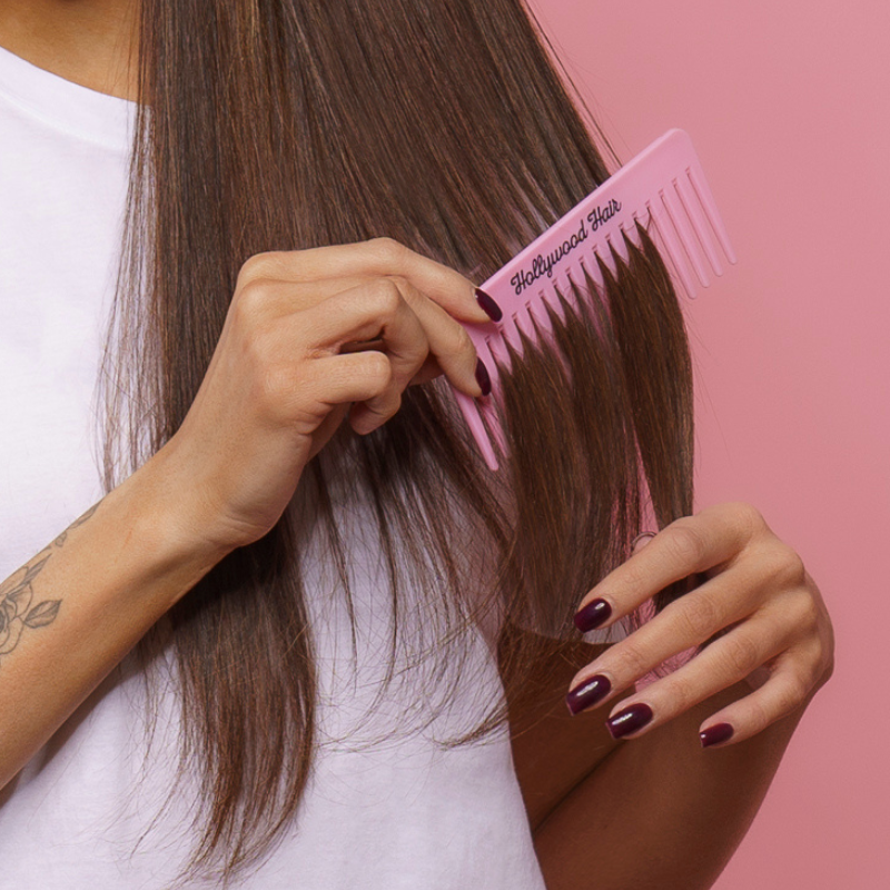 Un peine ancho para peinar todo tipo de cabello.